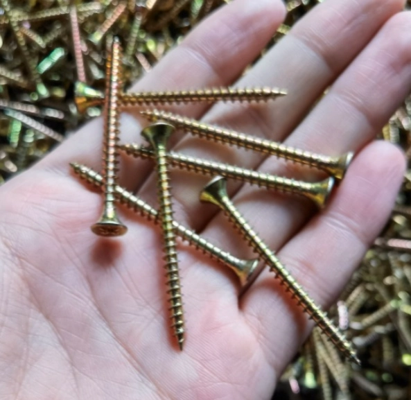 Chipboard screw